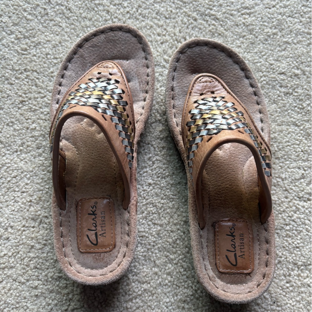 Clarks Artisan Leather Flip Flop Sandals Size 6M Brown Beaded Comfort Wedge - Picture 3 of 6